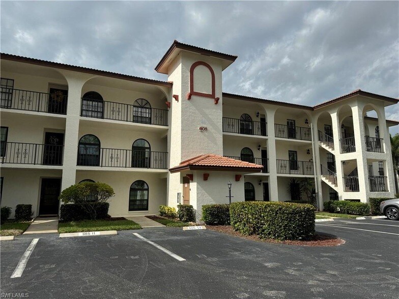 605 Augusta Blvd, Unit 14 in Naples, FL - Building Photo