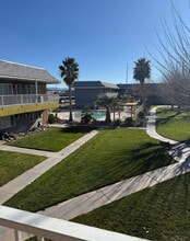 Raintree Garden Apartments in Adelanto, CA - Foto de edificio - Building Photo