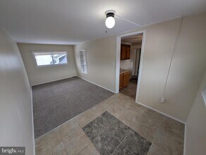 30 W Roland Rd in Brookhaven, PA - Building Photo - Building Photo