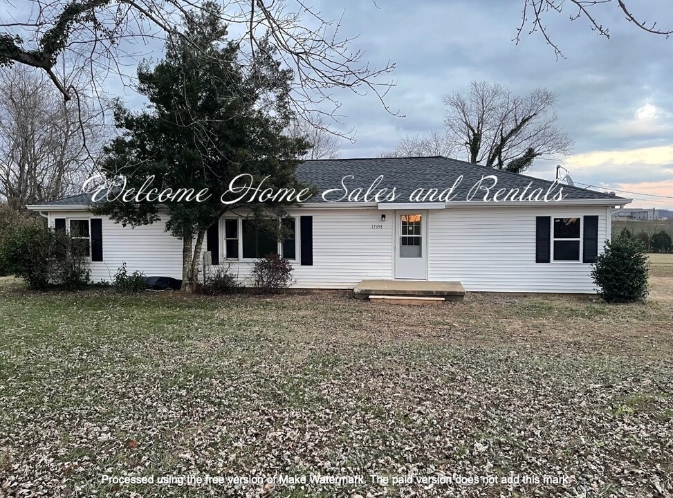 13958 Bainbridge Rd in Cerulean, KY - Building Photo