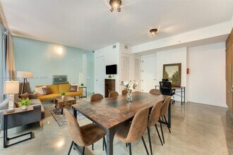 250 NW 24th St in Miami, FL - Building Photo - Building Photo