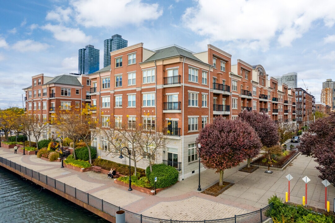 Pier House I Condominiums in Jersey City, NJ - Building Photo