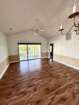 4655 Wild Iris Dr, Unit 301 in Myrtle Beach, SC - Building Photo