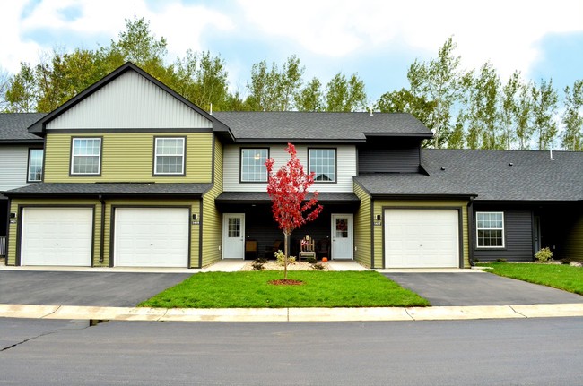 Apex Townhomes in Detroit Lakes, MN - Foto de edificio - Building Photo