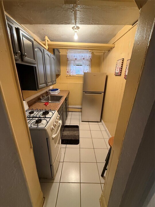 2753 Cruger Ave in Bronx, NY - Building Photo