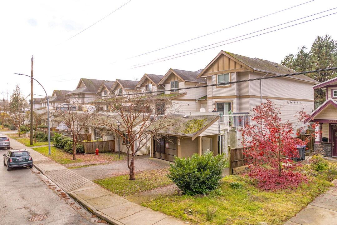 Reynard Park in Port Coquitlam, BC - Building Photo