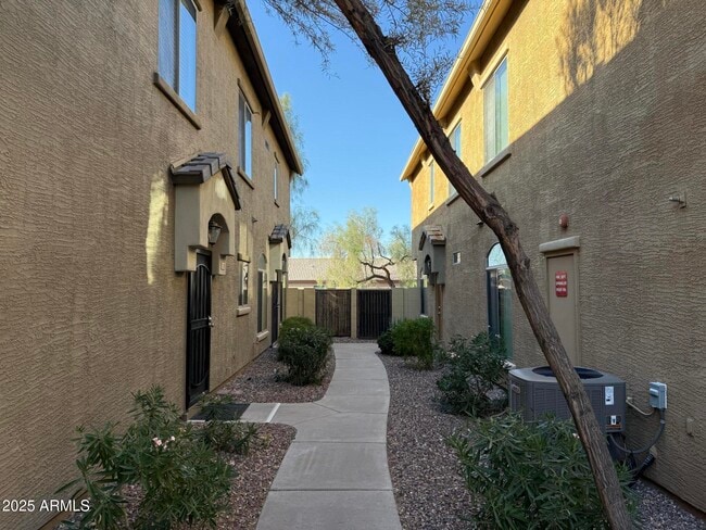 2150 E Bell Rd in Phoenix, AZ - Building Photo - Building Photo