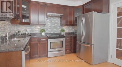 950 Greenwood Ave in Toronto, ON - Building Photo - Building Photo