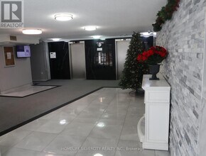 4 Kings Cross Rd in Brampton, ON - Building Photo - Building Photo