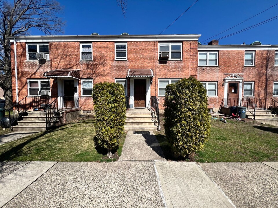 194-3 37th Ave in Queens, NY - Foto de edificio