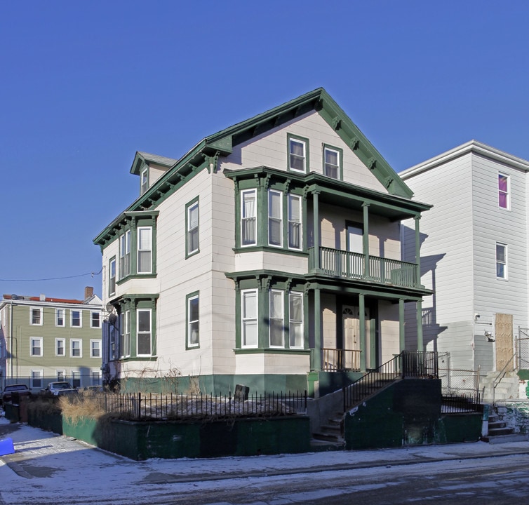 150 Almy St in Providence, RI - Foto de edificio