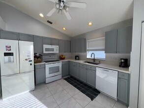 1883 Oak Berry Cir in Wellington, FL - Building Photo - Building Photo
