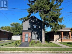 202 W 2nd St in Hamilton, ON - Building Photo