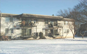 10000 Nicollet in Bloomington, MN - Foto de edificio - Building Photo