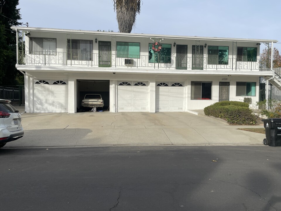 15529 Moorpark St, Unit 3 in Encino, CA - Building Photo