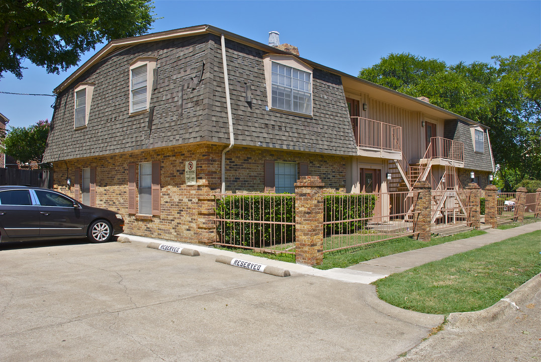 3437 Lovers Ln in Dallas, TX - Foto de edificio