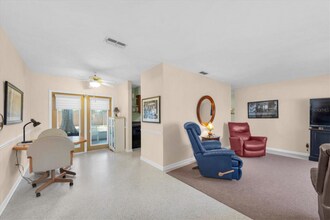 1824 Chateau Dr W in Clearwater, FL - Building Photo - Building Photo