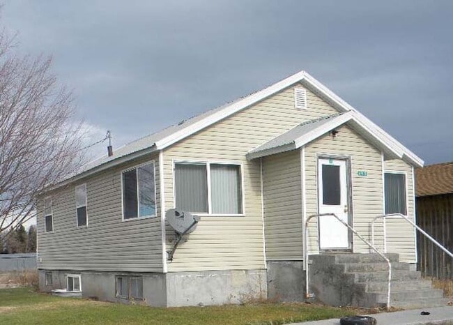 property at 445 Stegelmeier Ln