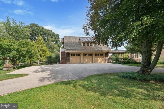 property at 1125 Ginkgo Ln