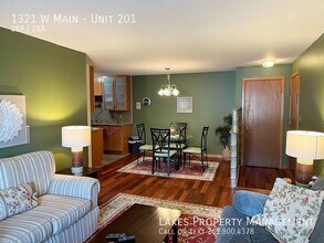 1321 W Main St, Unit Unit 201 in Lake Geneva, WI - Building Photo - Building Photo