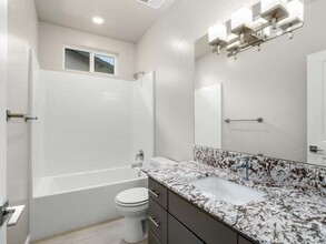 982 Groveland Avenue W in Madera, CA - Building Photo - Building Photo