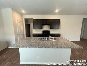 141 Middle Grn Lp in Floresville, TX - Building Photo - Building Photo