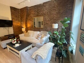 18 Durham St, Unit 2 in Boston, MA - Building Photo - Building Photo