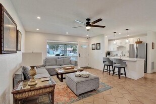 2866 NE 30th St, Unit 4 in Fort Lauderdale, FL - Building Photo