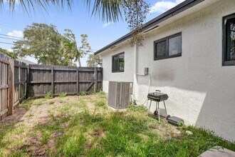 1810 NW 9th St, Unit 1 in Fort Lauderdale, FL - Foto de edificio - Building Photo