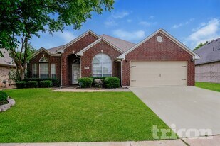 1314 Pegasus Dr in Arlington, TX - Building Photo