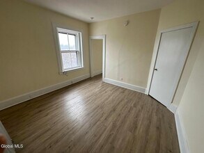 16 Caroline St, Unit 6 in Saratoga Springs, NY - Building Photo - Building Photo