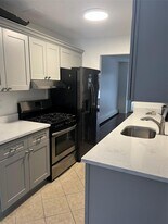 30 Roundtree Ct in Beacon, NY - Building Photo
