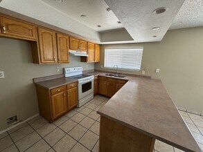 9753 N 68th Dr in Peoria, AZ - Building Photo - Building Photo