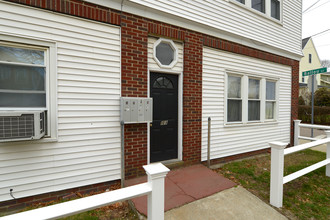 109 Robertson St in Quincy, MA - Building Photo - Building Photo