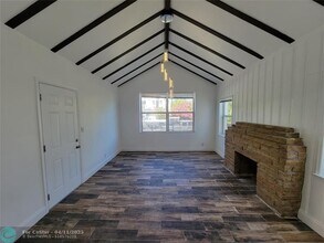 1744 SW 10th St in Miami, FL - Building Photo - Building Photo