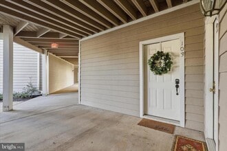 14317 Climbing Rose Way in Centreville, VA - Building Photo - Building Photo