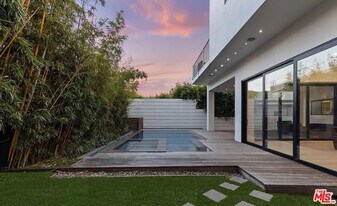 748 N Detroit St in Los Angeles, CA - Building Photo