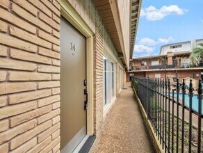3809 N Braeswood Blvd in Houston, TX - Building Photo - Building Photo
