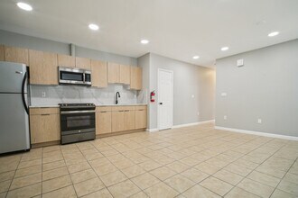 125 Kearney Ave in Jersey City, NJ - Building Photo - Building Photo