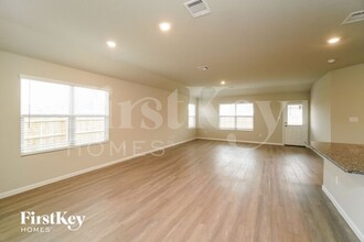 6608 Hatchery Way in San Antonio, TX - Foto de edificio - Building Photo