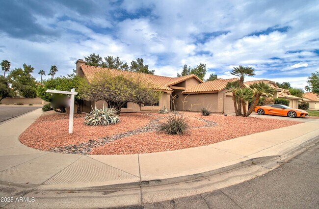 372 W Larona Ln in Tempe, AZ - Building Photo - Building Photo