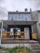 52 W Bacon St in Pottsville, PA - Building Photo