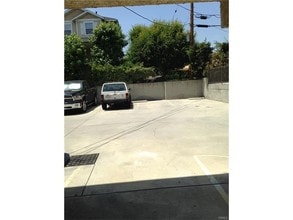 Maui Apartments in Burbank, CA - Building Photo - Building Photo