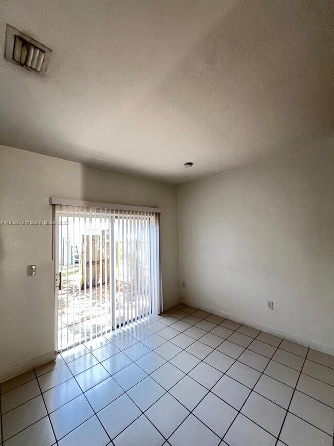 1662 SE 27th Dr in Homestead, FL - Building Photo - Building Photo