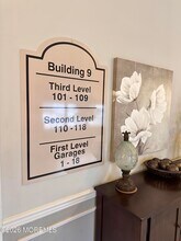 112 Regency Ct in Morganville, NJ - Building Photo - Building Photo