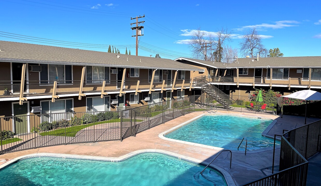 Towne Centre at Orange in Orange, CA - Foto de edificio