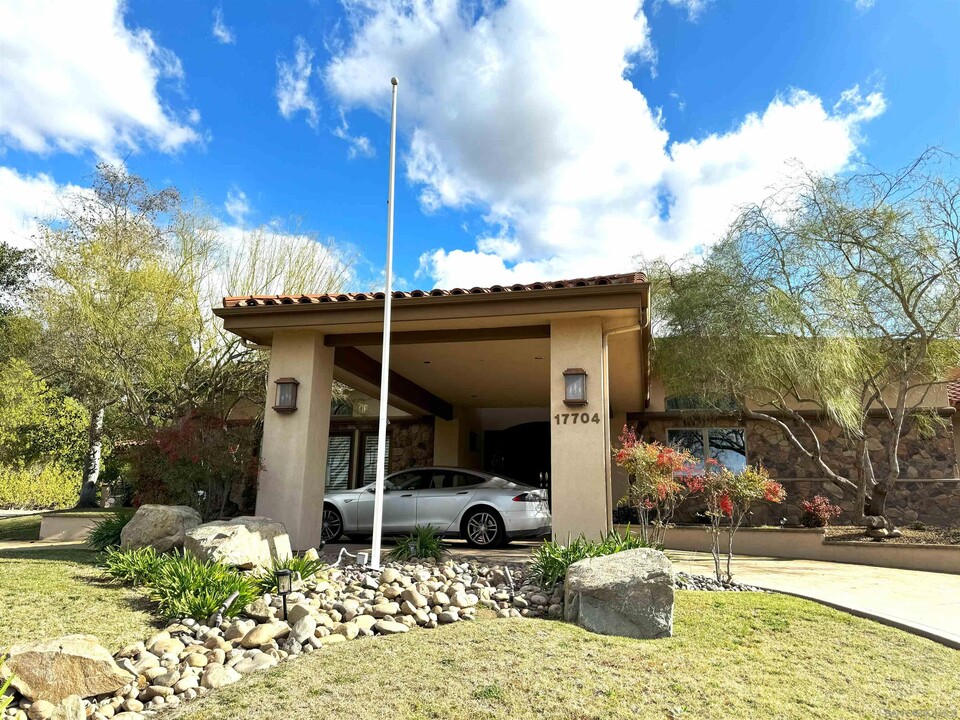 17704 Vineyard Ln in Poway, CA - Building Photo