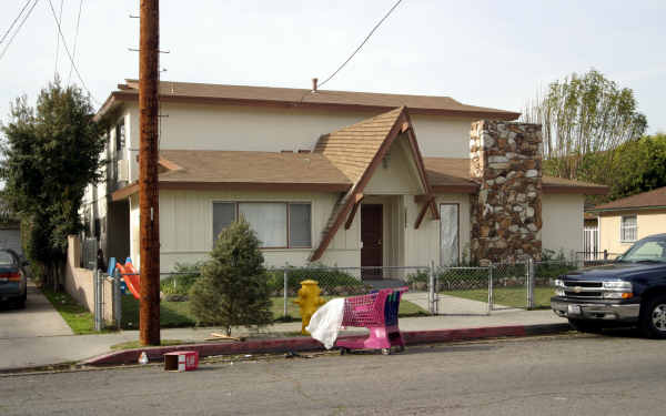 13425 Kornblum Ave in Hawthorne, CA - Building Photo - Building Photo