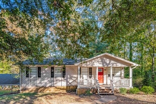 1528 Carol Cir in Midfield, AL - Building Photo