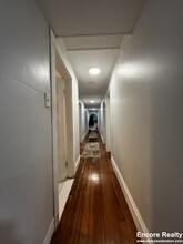 16 Upland Rd in Cambridge, MA - Foto de edificio - Building Photo